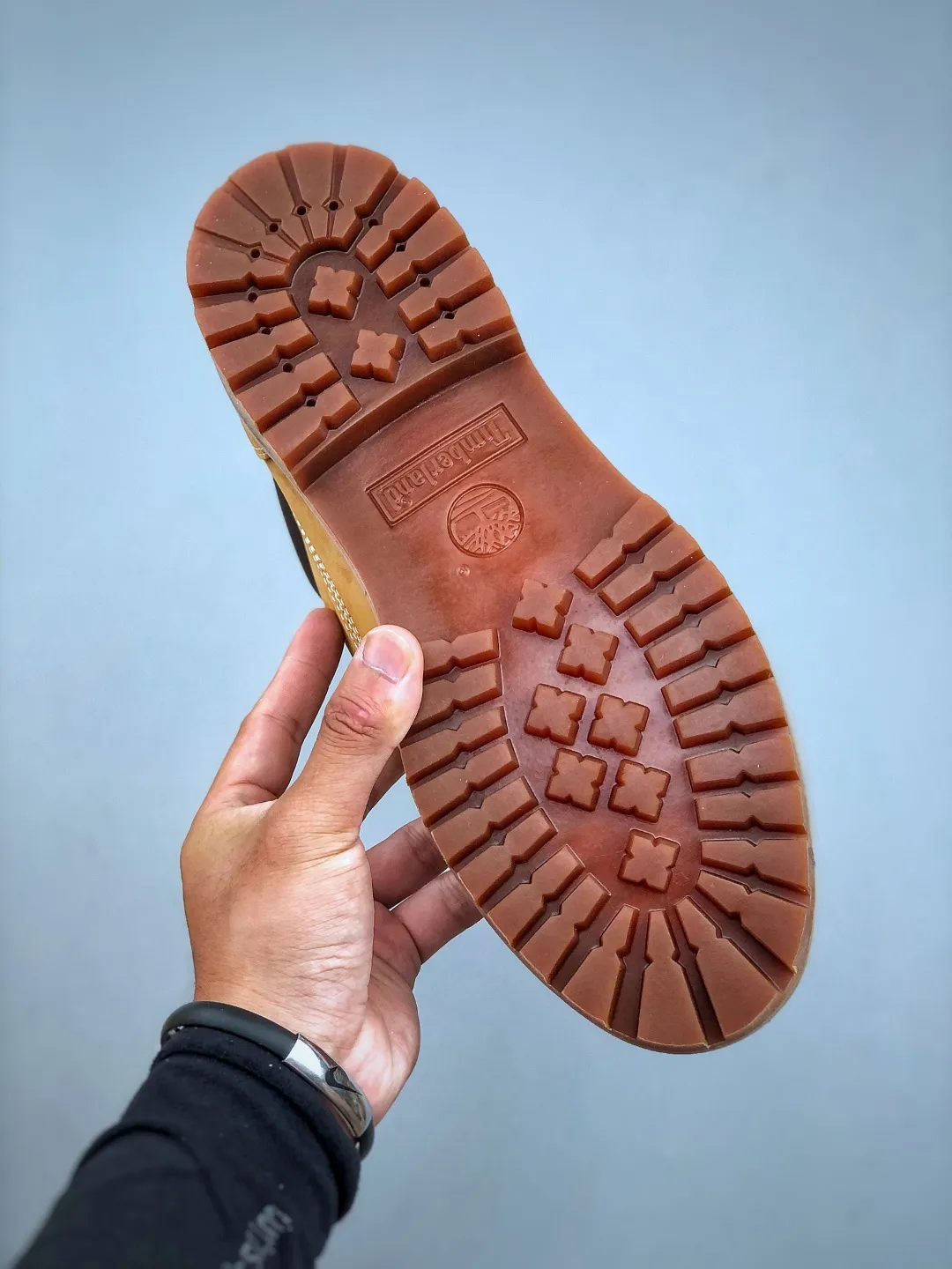 Local pick-up 💰560 supports store release and returns in season. The world's leading outdoor brand Timberland/Timberland Men's Classic Oxford Waterproof Boots men's low-top waterproof desert workwear casual Martin low boots Size: Men/39.5 40 41 42 43 44 (leather shoe size: one size larger than sports shoes!) Original hardware molded shoelace buckle New upgrade of top-notch craftsmanship Original factory in Zhongshan. Original imported waterproof leather. Injection-molded outsole. Dynamic water-repellent when folded horizontally. Original uniform full frosted leather collar. Full cow lining. Brand new original packaging shoe box. Exclusive supply in the market.